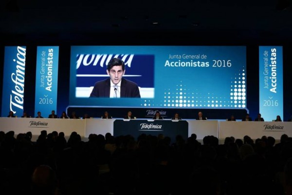Álvarez-Pallete sigue de compras en Telefónica tras adquirir más de 615.000 acciones