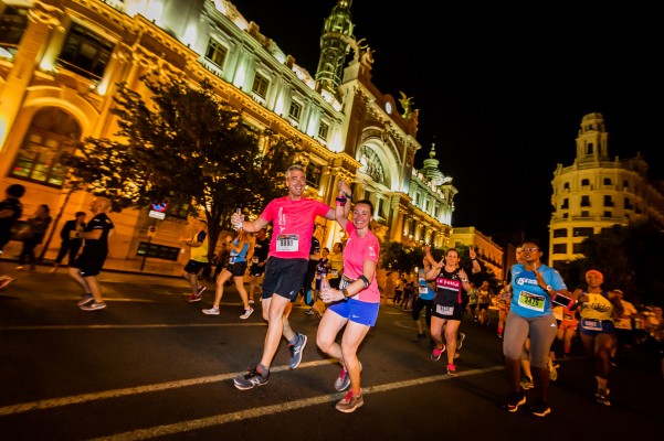 La 15K Nocturna Valencia Banco Mediolanum renueva su acuerdo con Cruz Roja en su vertiente más solidaria


