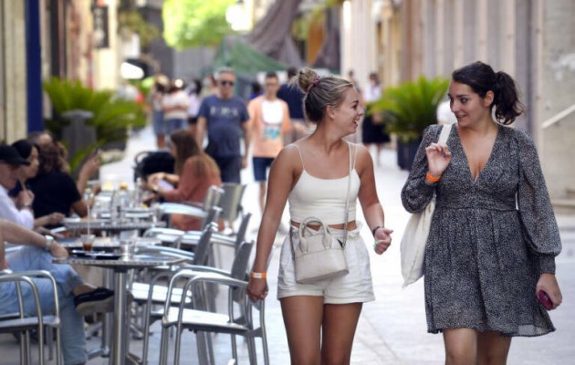 Las ventas del sector servicios suben un 8% en la Región, el segundo peor resultado de España