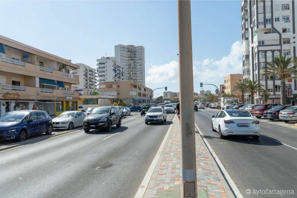 Los comerciantes de La Manga y Cabo de Palos temen un duro invierno por el alza de precios y el fin del verano