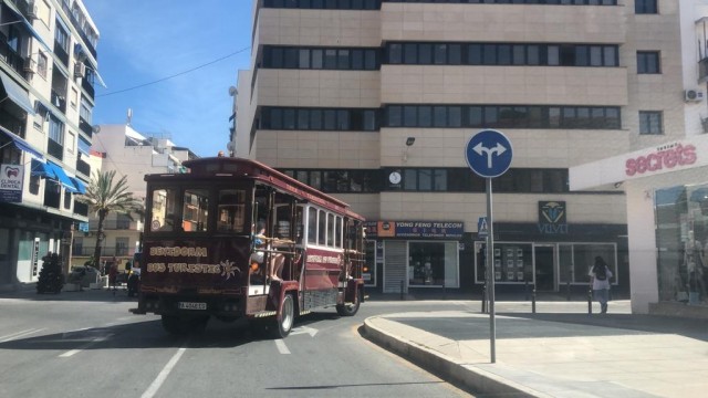Benidorm cesará el 31 de octubre la actividad del bus turístico que ha circulado 24 años en precario