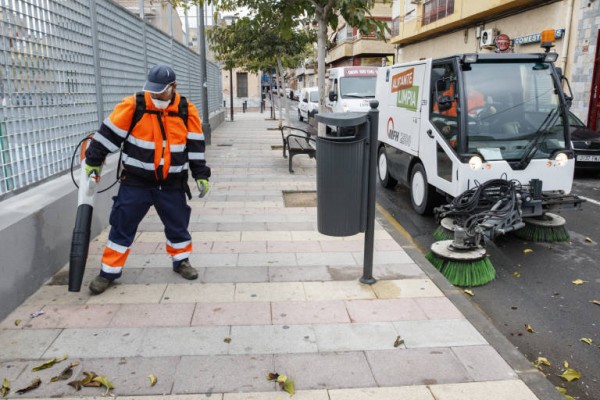 La izquierda y Vox exigen más control municipal en la nueva contrata de limpieza de Alicante