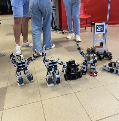 Robotics Team de la UJI queda subcampeón en el Concurso Ceabot de robots humanoides
