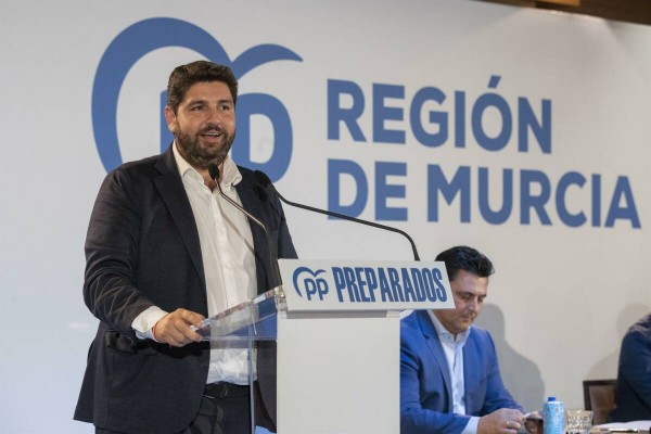 Miras se une a la ola de rebajas fiscales del PP y deflactará el IRPF un 4,1% para la Región