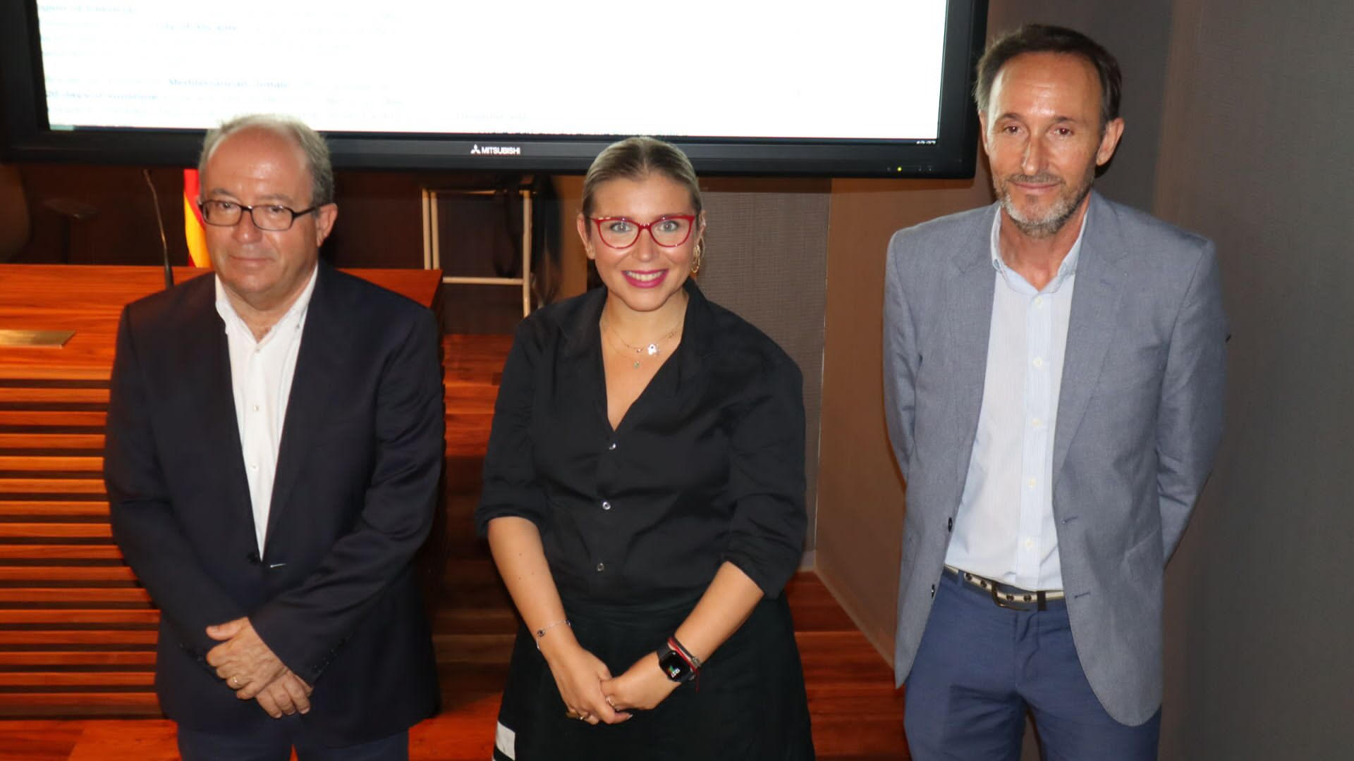 El director del Instituto de Investigaciones Turísticas, José Luis Gascó; la vicealcaldesa, Mari Carmen Sánchez; y el director de Fundeun, Rafael Lafont. - 