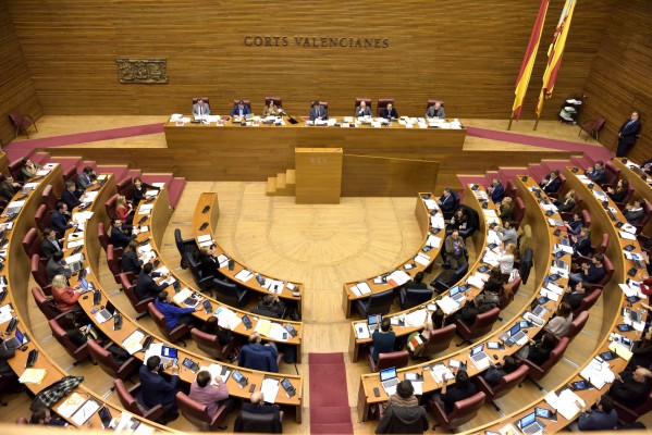 Les Corts aprueban la Ley de Acompañamiento a los presupuestos del Consell con el voto en contra de PP y C's