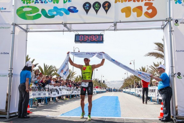 Elche pierde un triatlón con 12 años de historia y un impacto económico de 400.000 euros 