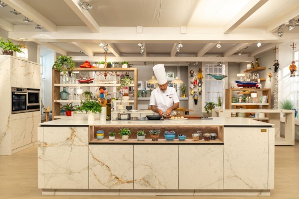 Karlos Arguiñano vuelve a elegir a Neolith para vestir sus cocinas