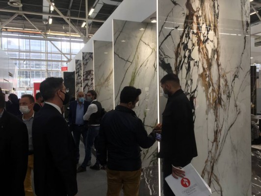 Cersaie vuelve a atraer al azulejo español: viajan 69 empresas pese a la crisis energética