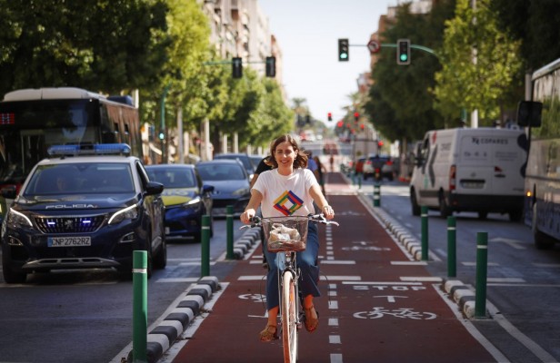 Listo el carril bici de la Avenida de Alicante en Elche: reducción del tráfico del 50% según Movilidad