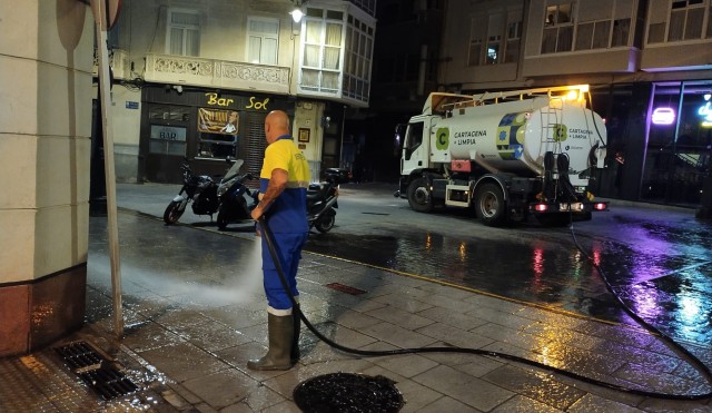 Lhicarsa pone a todos de acuerdo: trabajadores, vecinos y Ayuntamiento expresan su enfado con la empresa de limpieza