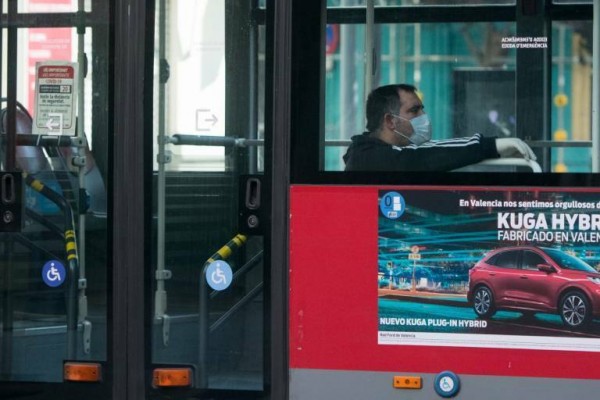 El Gobierno espera a los expertos para decidir sobre la eliminación de mascarillas en transporte