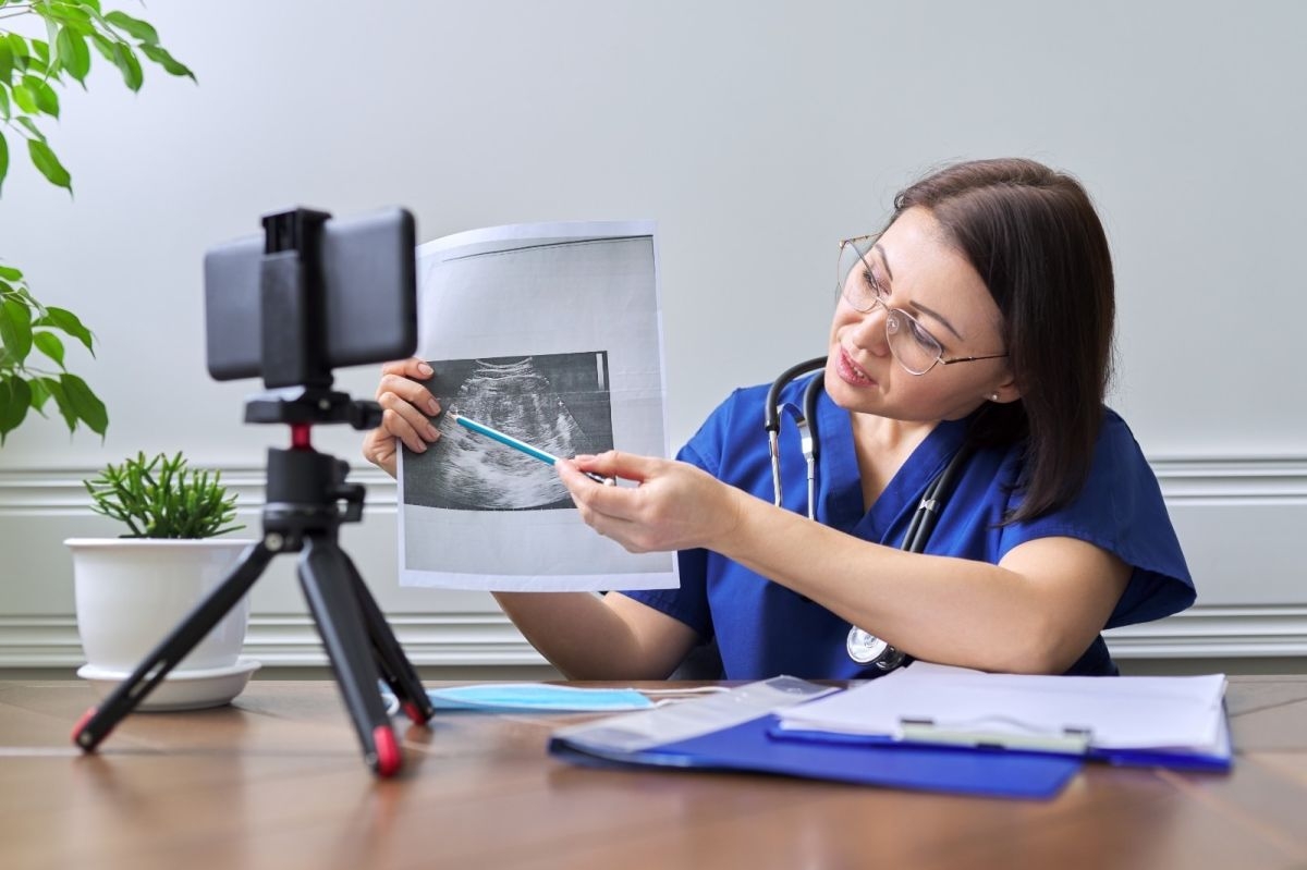 Los expertos defienden que la digitalización en medicina aporta agilidad y eficacia a todas las especialidades
