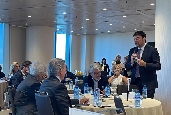 Barcala presenta la estrategia digital de 'Alicante Futura' en un encuentro con la Fundación Hermes