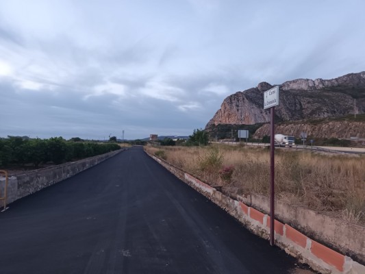 La empresa Disluz instala 45 farolas en La Cremadella de El Verger con 30.000 euros

