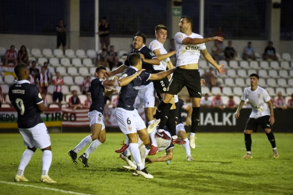 Duelo inédito entre Real Irún y Alcoyano, dos históricos del fútbol español
