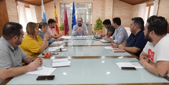Los Alcázares aprueba ayudas de hasta 1.000 euros para comercios, taxis, hostelería y hoteles
