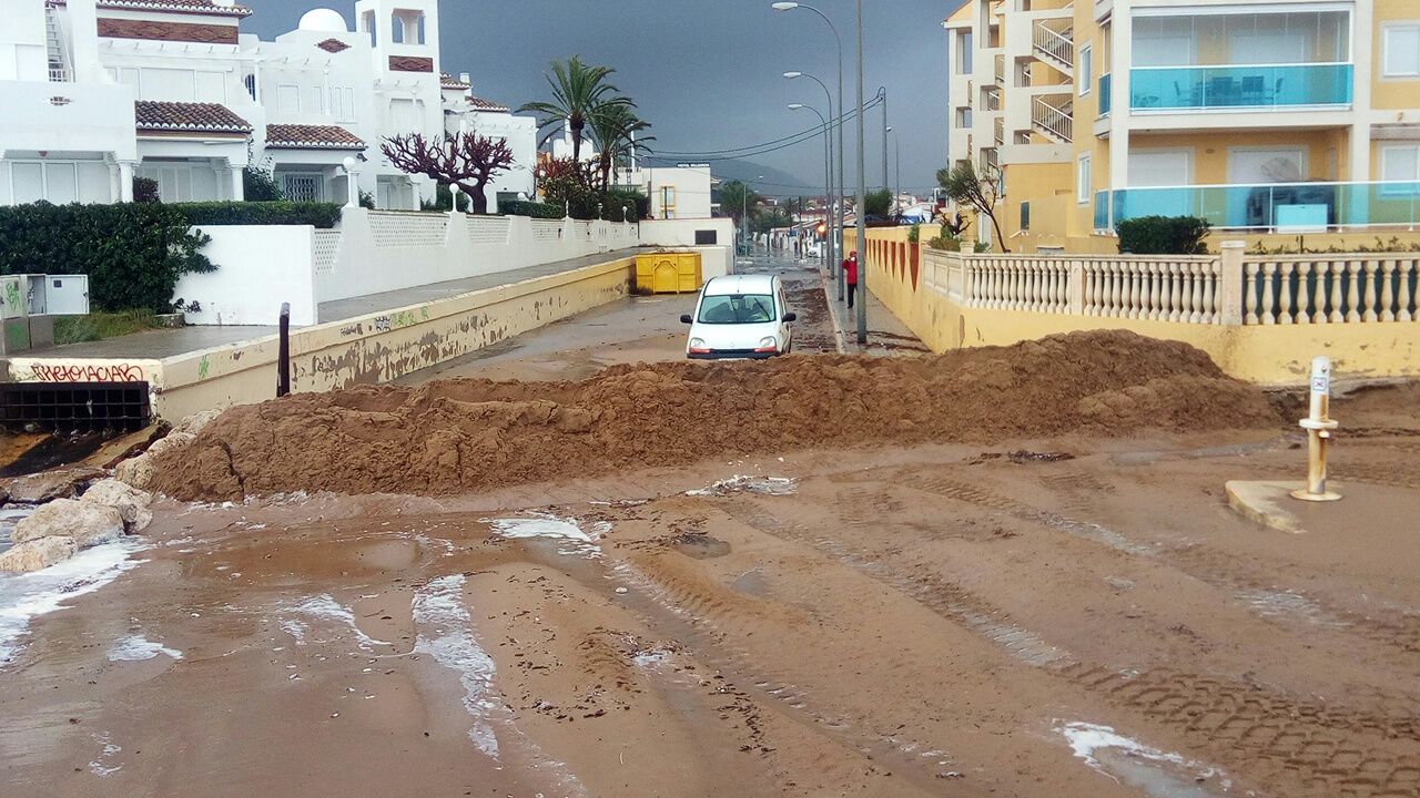 El temporal remite y la normalidad vuelve a las aulas, excepto en Orihuela