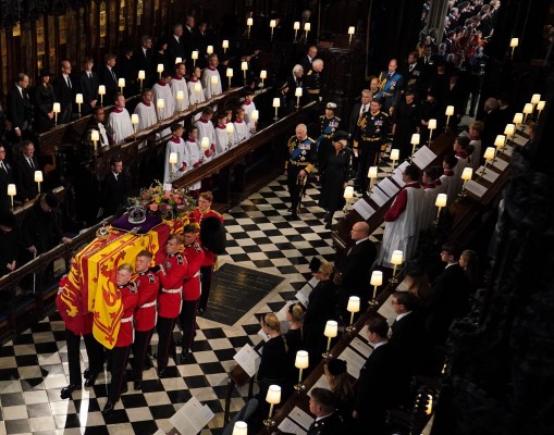 La capilla de Windsor acoge el último homenaje público a Isabel II