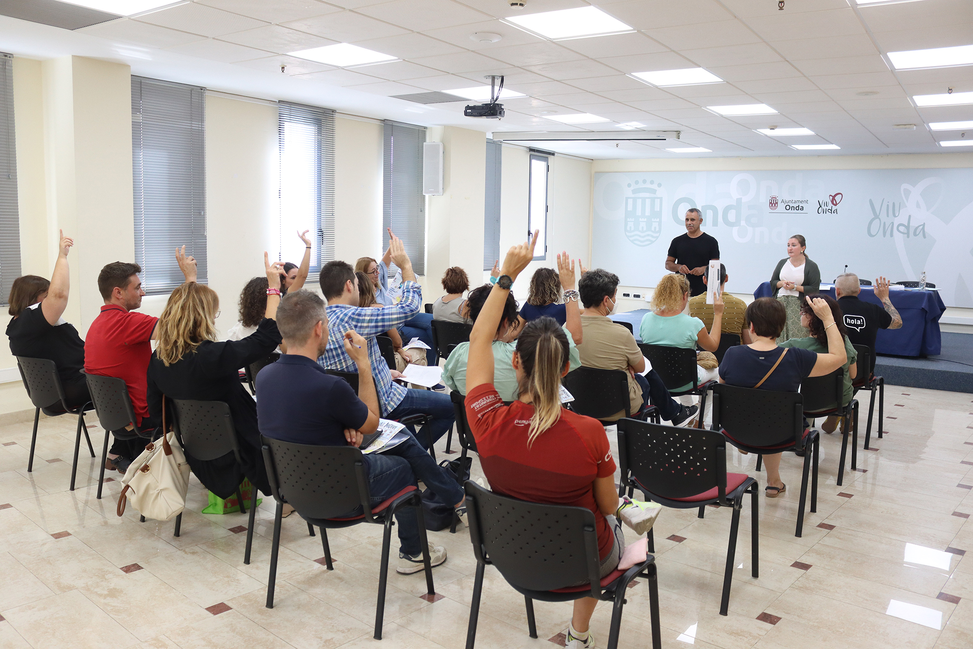 Onda pacta con comerciantes y hosteleros aplazar la Fira de Sant Miquel por la previsión de lluvia
