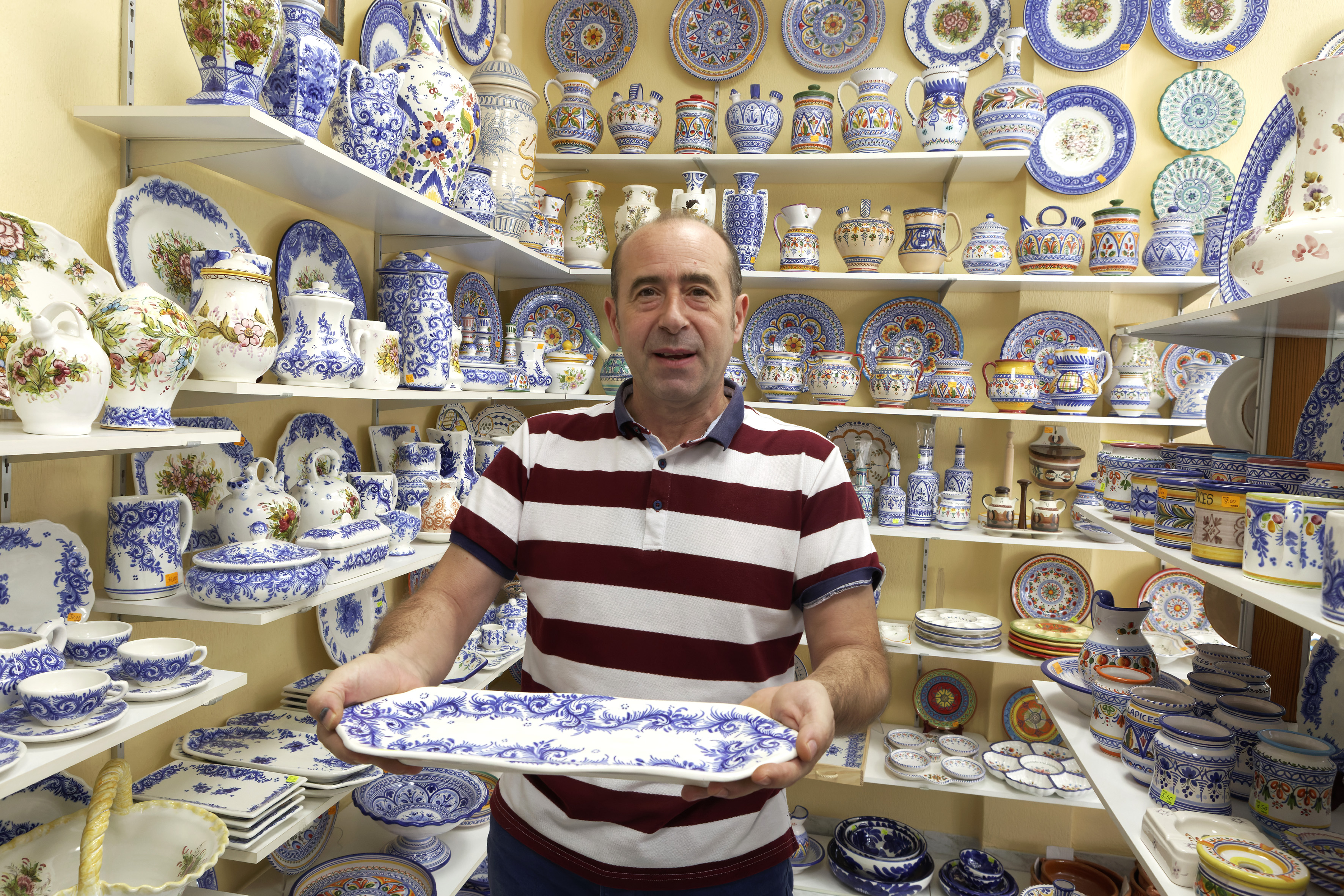 Un dels últims tallers de ceràmica artesanal, des de dins: 