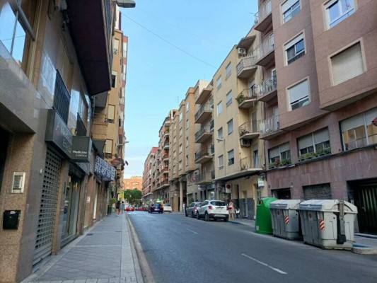 La calle Ángel en Elche soporta 800 vehículos más tras peatonalizar la Corredora: no absorbe todo su tráfico