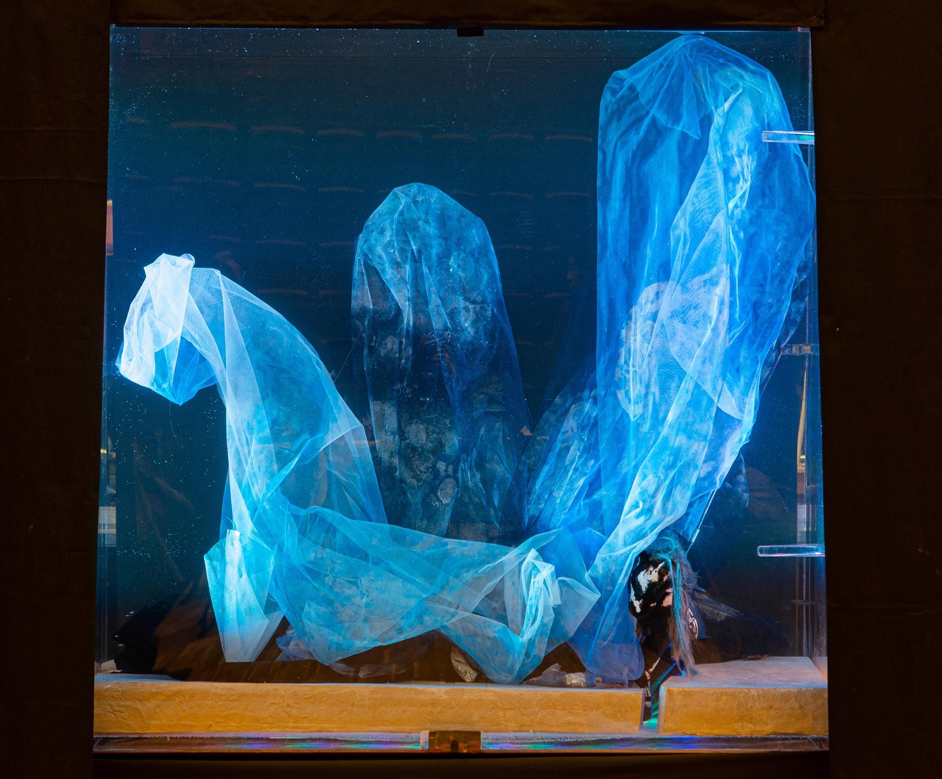 Pantomima y títeres subacuáticos en Sala Ultramar para reflexionar sobre la convivencia
