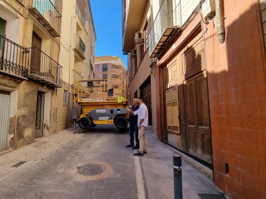 L'Alcora inicia el derribo de tres casas en la calle Peiró para ensanchar las aceras 