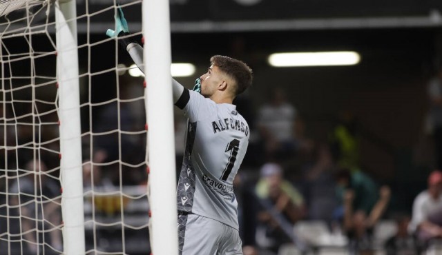 Alfonso Pastor aprueba con nota en su debut y el Castellón mantiene la puerta a cero por primera vez