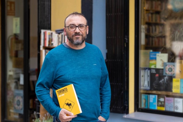 Felip Bens presenta 'Toronto' a la llibreria Ramon Llull