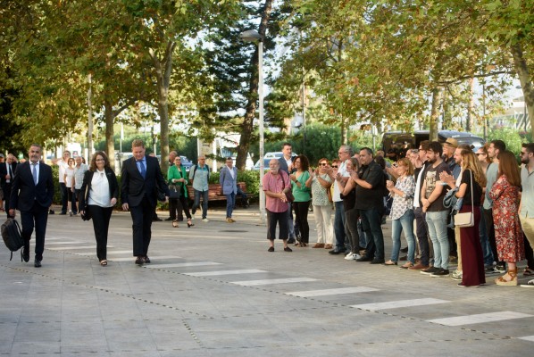 Más de una decena de altos cargos acompañan a Oltra a los juzgados
