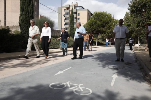 La Vía Verde de Barrio Peral cuenta con nuevo pavimento, bancos y juegos infantiles por valor de 450.000 euros