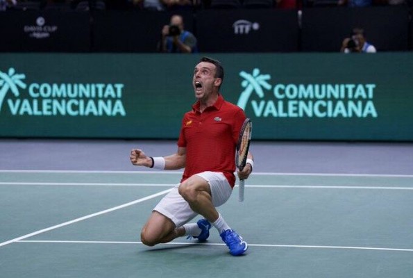 Bautista y Alcaraz no fallan y España se impone a Corea para superar la Fase de Grupos de la Davis