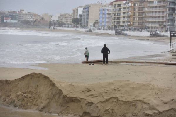  La Diputación intensifica las fumigaciones contra los mosquitos en la costa por la previsión de lluvias