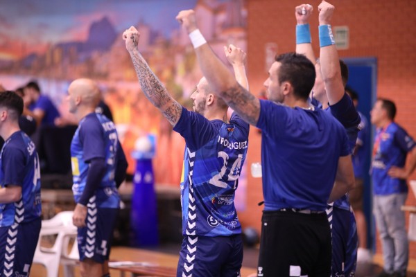 Lignieres lidera el triunfo del Benidorm ante un combativo Cangas