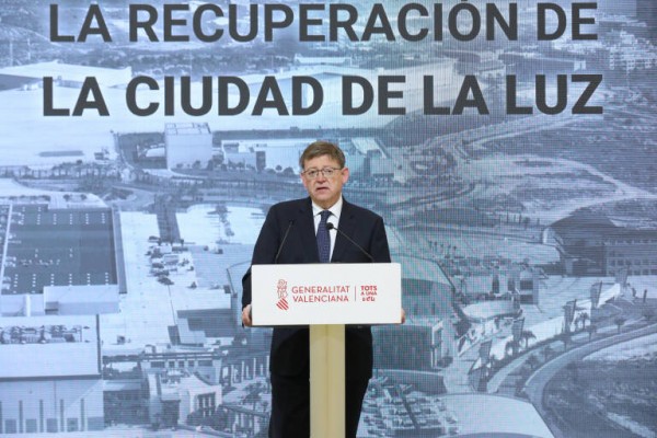 Puig busca en el Festival de San Sebastián nuevas producciones para la Ciudad de la Luz 