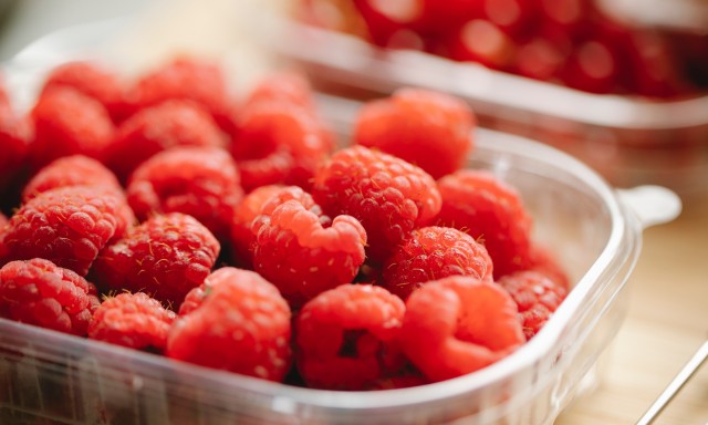 La industria alimentaria afronta con dudas y temor el inminente impuesto al plástico