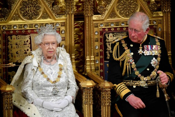 Si no tenemos justicia social, exijo fantasía: acalorada defensa de la monarquía inglesa