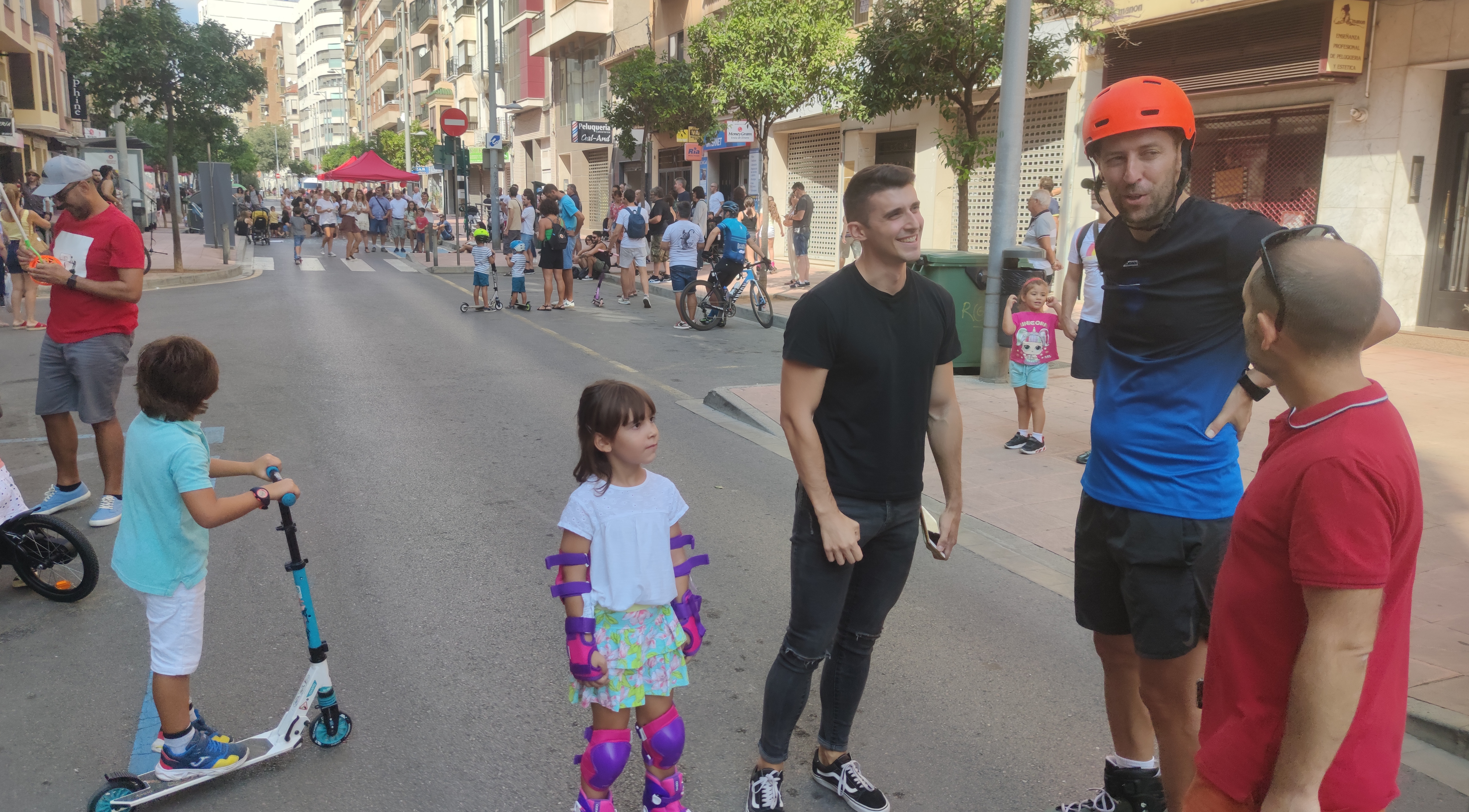 El 'Park(ing) Day' regresa a Castelló para reivindicar el uso ciudadano de zonas ocupadas por vehículos