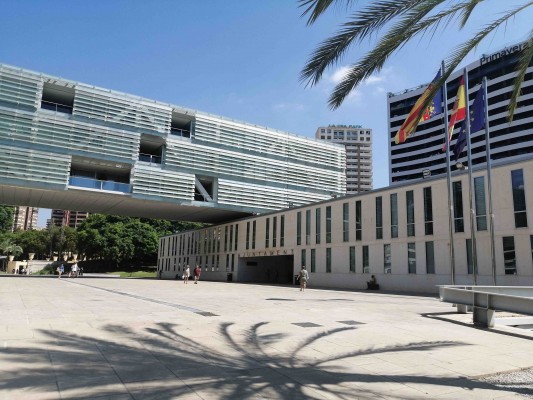 El PSOE de Benidorm denuncia que la ayuda para aliviar la factura de la luz deja fuera a más de 130 mayores