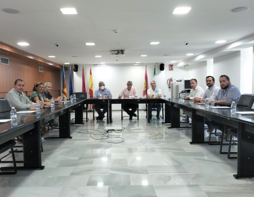 La CHS acerca posturas con los alcaldes de la Vega Baja, que exigen la limpieza del cauce