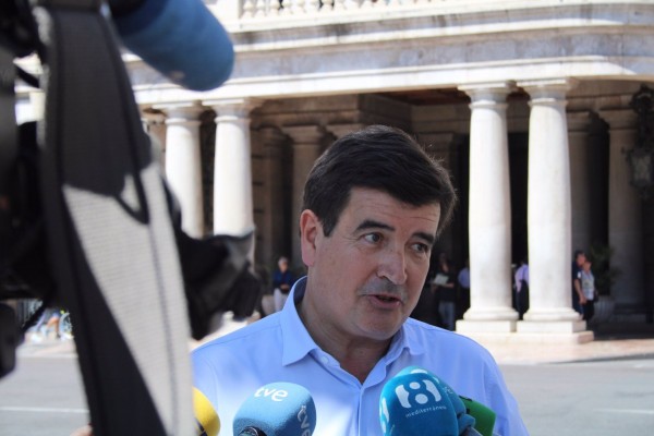 Giner critica la 