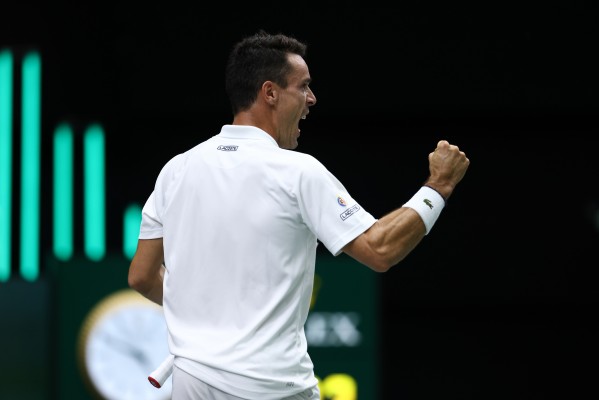 Bautista remonta a un 'tocado' Pospisil y rasca el primer punto de España ante Canadá