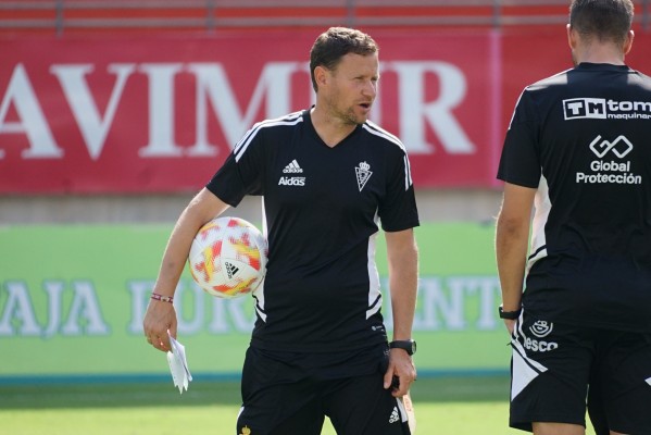 El Murcia, líder en Primera RFEF, vuelve a casa para recibir al Numancia en un duelo de históricos 