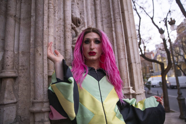 Castelló acull les 'Converses amb Orgull' conduides per la drag Liz Dust