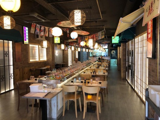 La cocina asiática echa raíces en la calle Gerona de Alicante con el grupo China Crown y Tayrio 