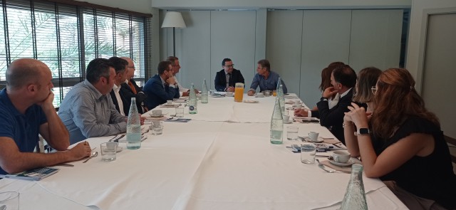 Cedelco aborda el comercio internacional y los riesgos jurídicos, en un desayuno junto a Coex