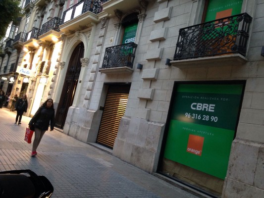 Orange se queda el local que deja libre Pull&Bear en la calle Colón