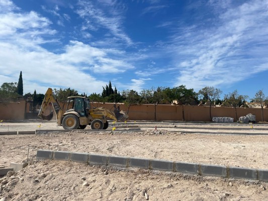 Obras en Elche: el jardín junto al Cementerio tendrá 67 aparcamientos; el nuevo Pabellón costará 10 millones