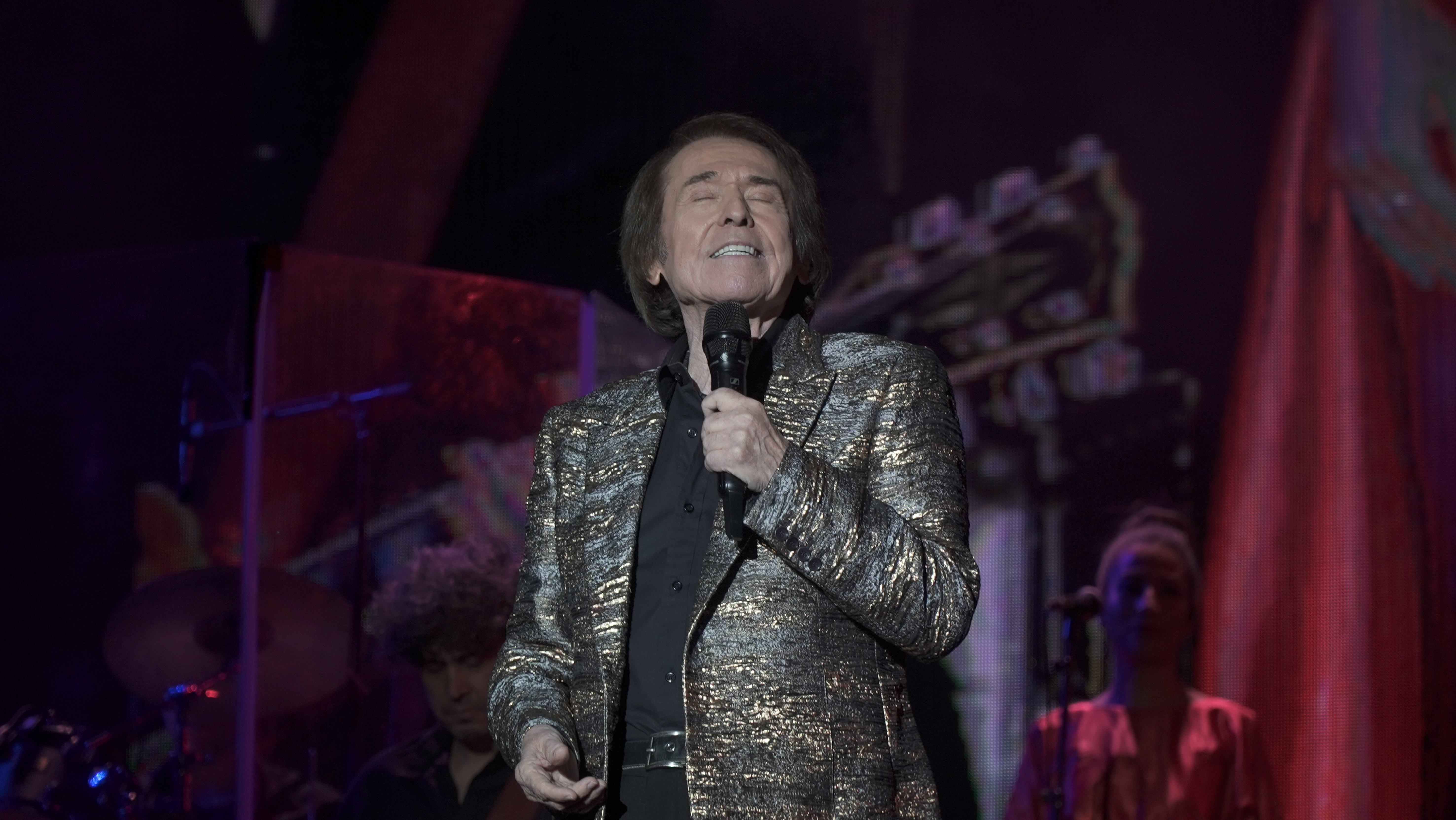 Raphael celebra 60 años sobre las tablas con un concierto en València 